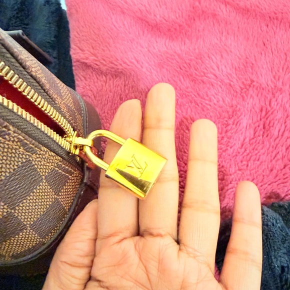 Louis Vuitton Alma Bag - Picture 2 of 9